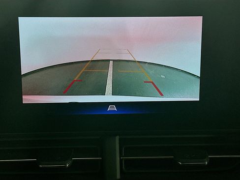 Used 2025 Chevrolet Trax LT w/ LT Convenience Package image 21