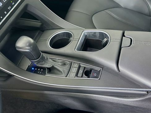 Used 2022 Toyota Avalon XLE image 16