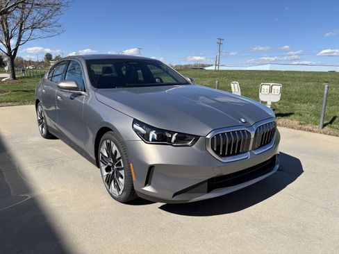 Certified 2025 BMW 530i 530i image 2
