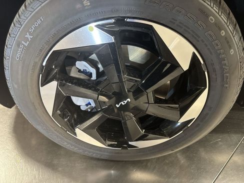 New 2025 Kia Sorento EX image 10