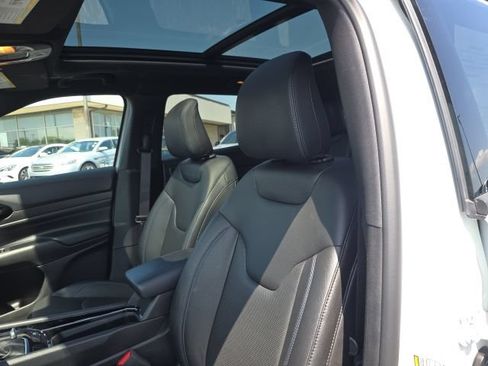 Used 2025 Jeep Compass Limited w/ Driver Assist Group I AWD/4WD image 16