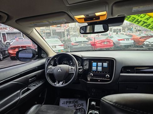 Used 2020 Mitsubishi Outlander LE image 17