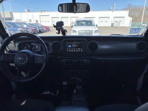 Used 2023 Jeep Wrangler Unlimited w/ Cold Weather Group image 19