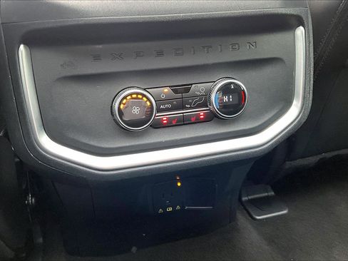 Used 2025 Ford Expedition Max Platinum image 40