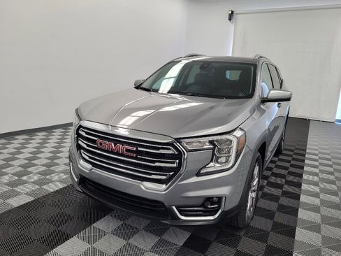 Used 2024 GMC Terrain SLT image 15