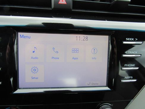 Used 2018 Toyota Camry SE image 18