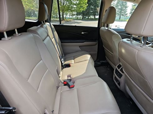 Used 2016 Honda Pilot Touring image 15