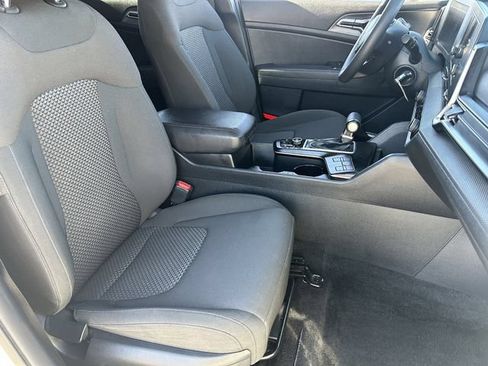 Used 2024 Kia Sportage LX FWD image 11