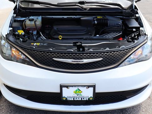 Used 2022 Chrysler Voyager LX FWD image 62