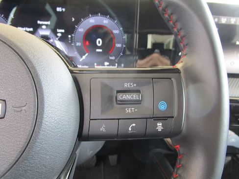 Used 2025 Nissan Kicks SR AWD/4WD image 31