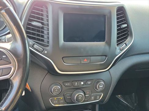 Certified 2020 Jeep Cherokee Latitude w/ Cold Weather Group FWD image 12