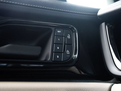 Certified 2025 Porsche Panamera w/ Premium Package RWD image 19