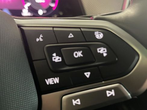 Used 2025 Volkswagen Atlas Peak Edition SE AWD/4WD image 25