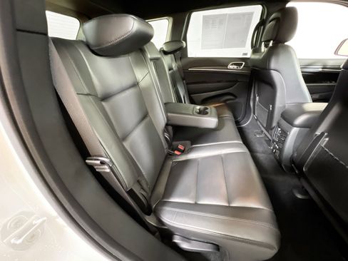 Used 2022 Jeep Grand Cherokee Limited image 26