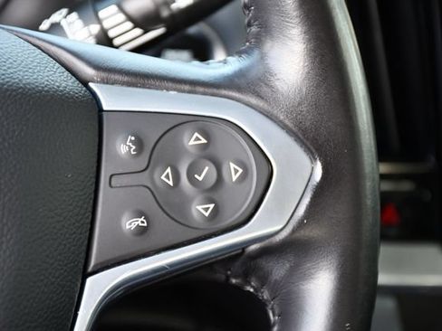Used 2021 Chevrolet Traverse LT FWD image 32