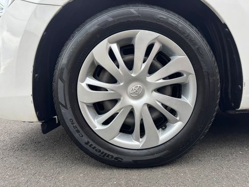 Used 2019 Toyota Yaris L FWD image 28