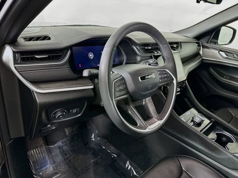 Certified 2024 Jeep Grand Cherokee L Limited w/ Luxury Tech Group II image 17