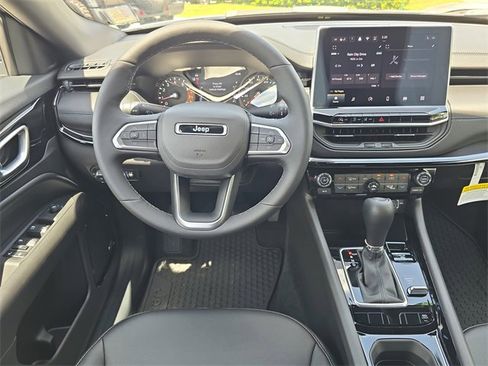 New 2025 Jeep Compass Latitude w/ Sun & Sound Group image 10