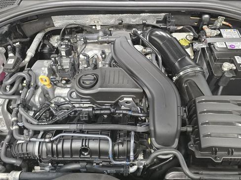 Certified 2023 Volkswagen Jetta SE w/ Panoramic Sunroof Package FWD image 9
