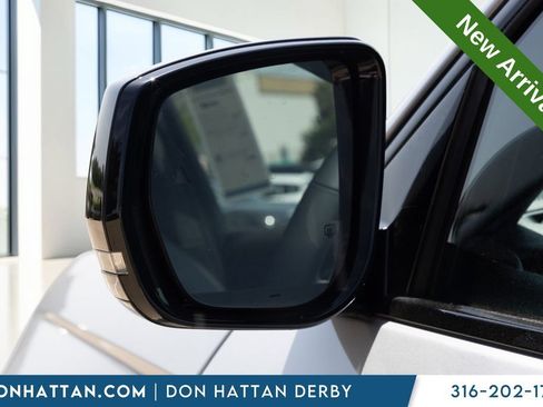 Used 2023 Jeep Grand Cherokee L Laredo AWD/4WD image 26