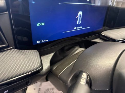Used 2025 Nissan Kicks SR AWD/4WD image 3