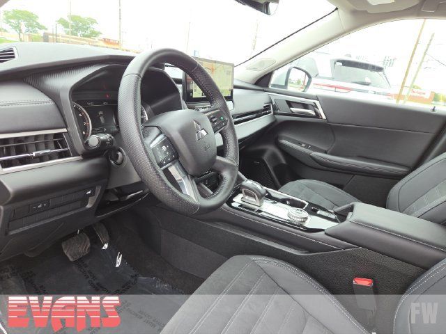 Used 2025 Mitsubishi Outlander AWD image 24