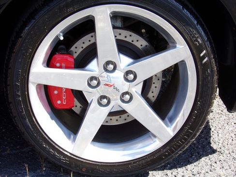 Used 2005 Chevrolet Corvette Coupe w/ Preferred Equipment Group RWD image 18