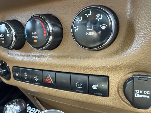 Used 2011 Jeep Wrangler Sahara w/ Connectivity Group AWD/4WD image 36