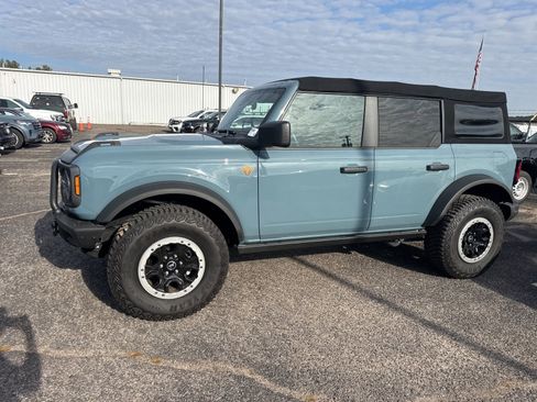 Used 2022 Ford Bronco Badlands image 4