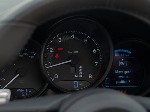 Used 2025 Porsche Macan image 24