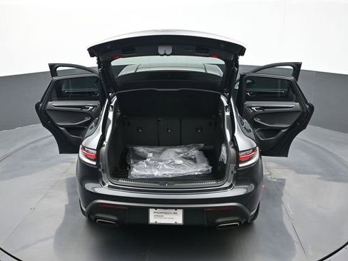 Certified 2025 Porsche Macan AWD/4WD image 27