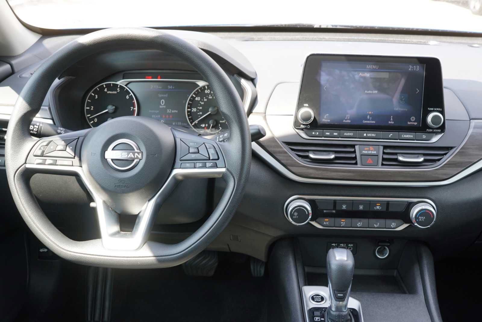 Used 2025 Nissan Altima 2.5 SV FWD image 21