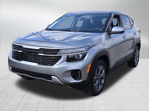Used 2024 Kia Seltos LX AWD/4WD image 3