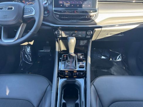 Used 2025 Jeep Compass Trailhawk image 39