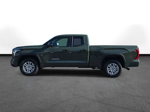 Used 2022 Toyota Tundra SR5 w/ SR5 Convenience Package image 9
