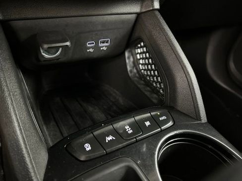 Used 2025 Chevrolet TrailBlazer LT AWD/4WD image 15