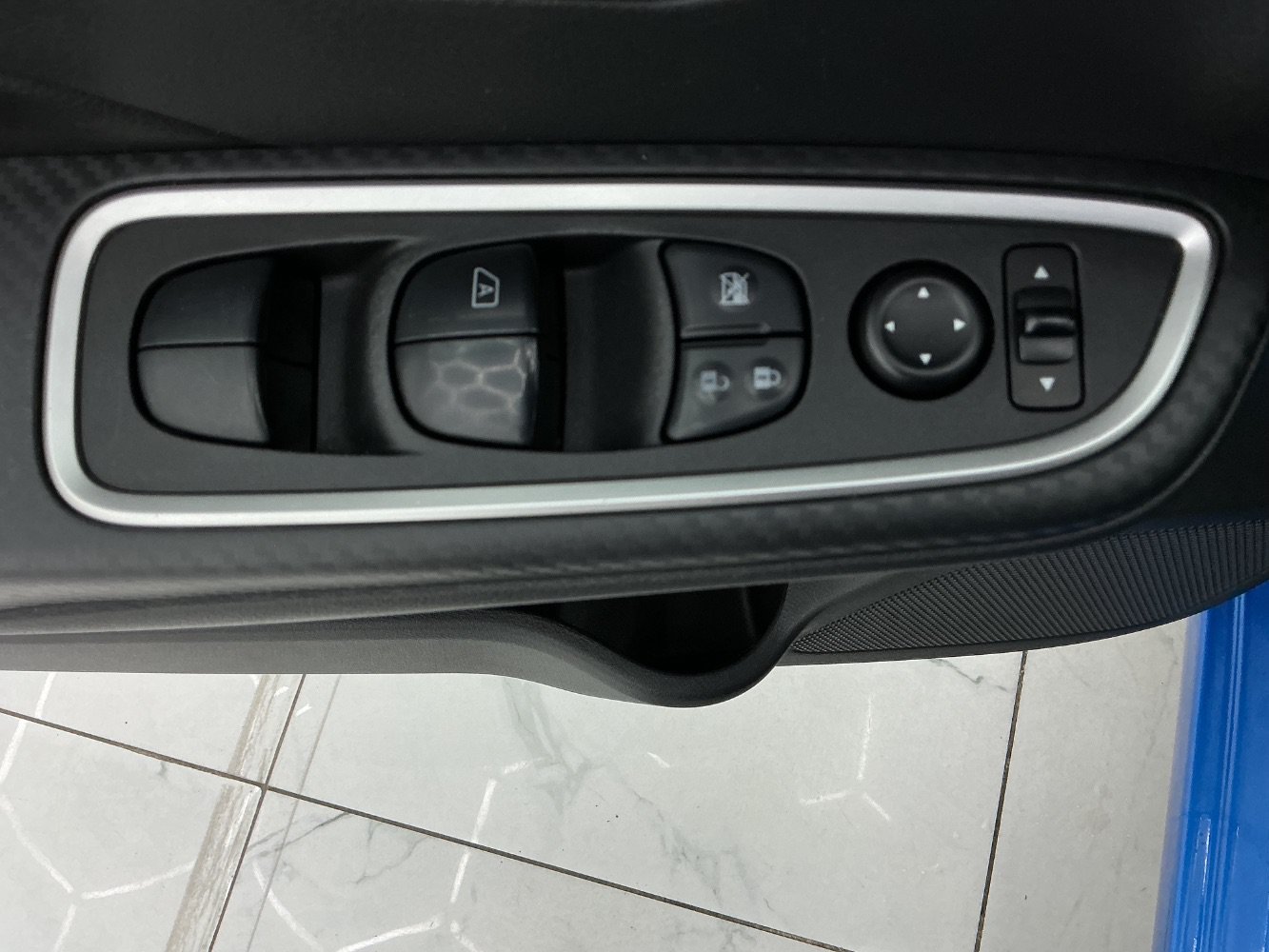 Used 2020 Nissan Versa SR w/ Convenience Package FWD image 37