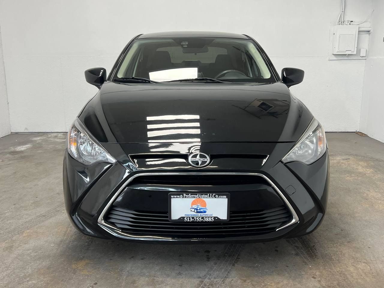 Used 2016 Scion iA FWD image 2