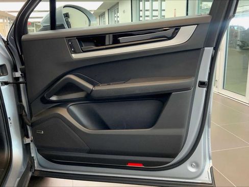 Used 2024 Porsche Cayenne image 35