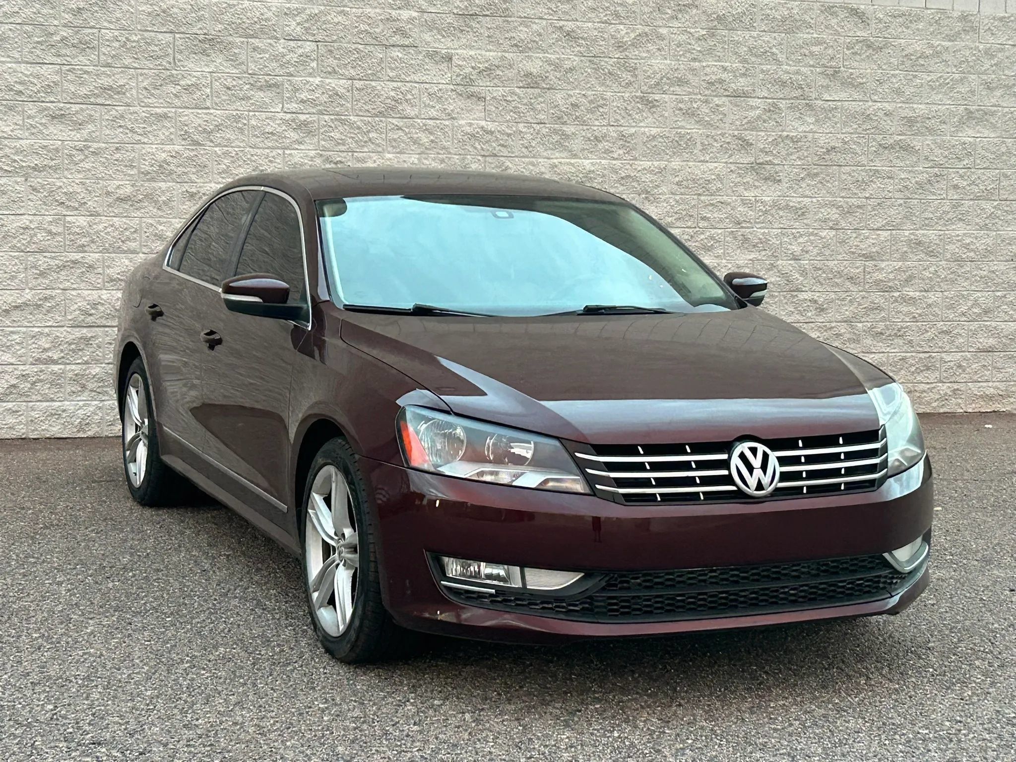 Used 2014 Volkswagen Passat TDI SEL Premium FWD image 3