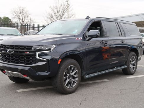 Used 2021 Chevrolet Suburban Z71 w/ Z71 Signature Package image 5