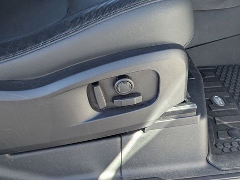 Used 2024 Land Rover Defender 90 X-Dynamic SE image 31