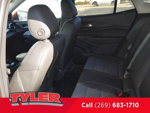 Used 2024 Chevrolet Trax LT w/ LT Convenience Package FWD image 39