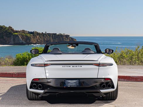 Used 2023 Aston Martin DBS Volante image 7