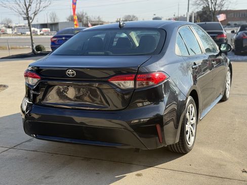 Used 2021 Toyota Corolla LE image 7
