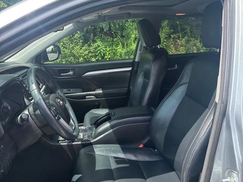 Used 2016 Toyota Highlander XLE AWD/4WD image 22