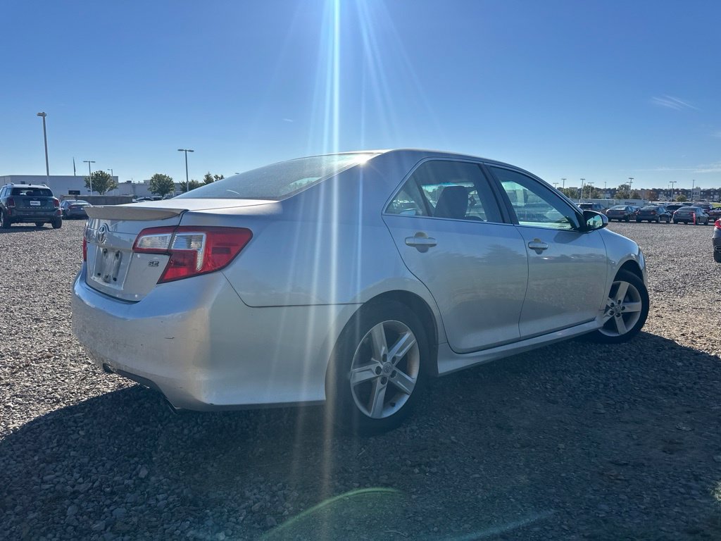 Used 2012 Toyota Camry SE FWD image 10