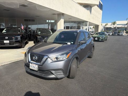 Used 2020 Nissan Kicks SV FWD image 2