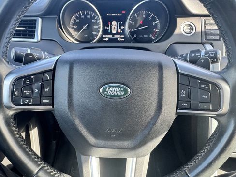 Used 2016 Land Rover Discovery Sport SE image 17