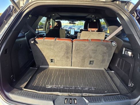 Used 2020 Ford Explorer Platinum w/ Premium Technology Package image 32